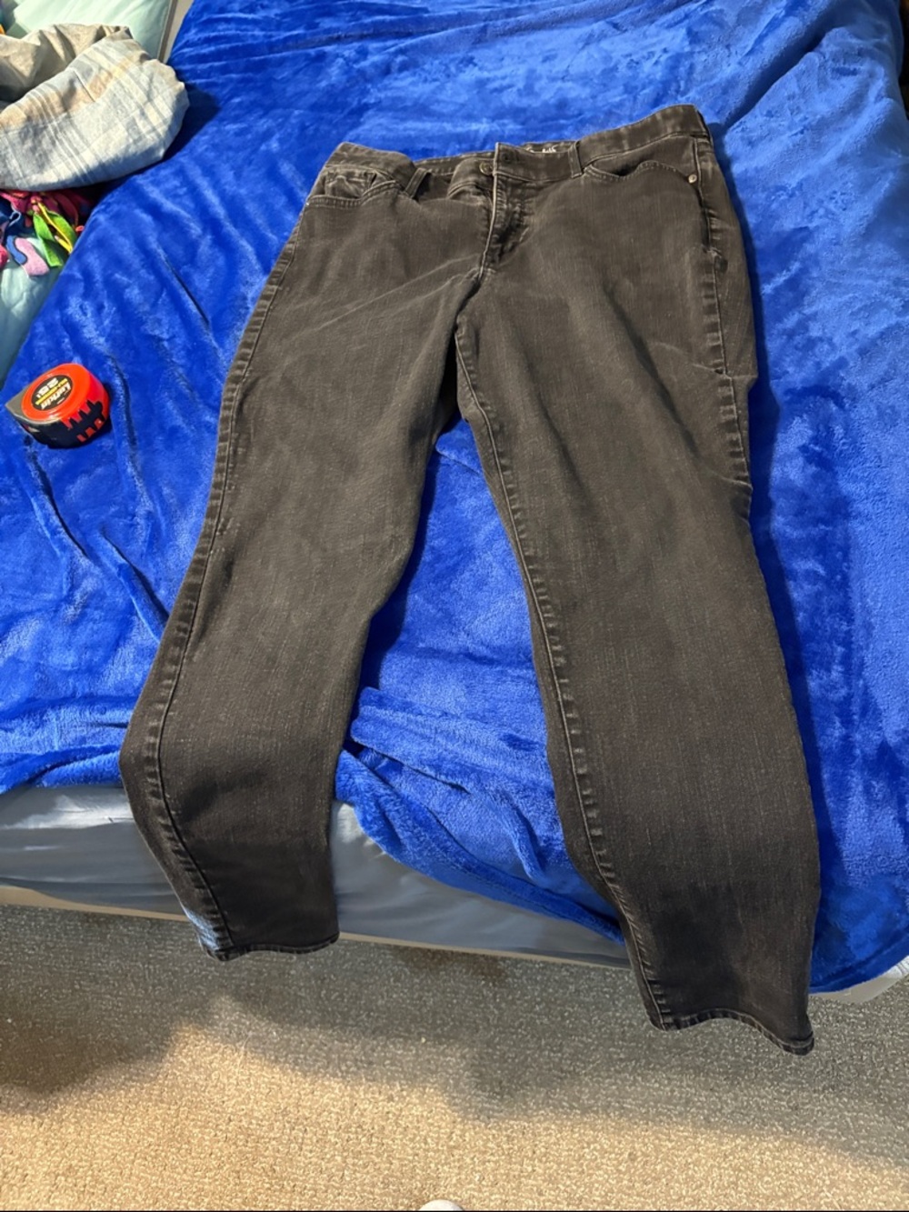 Black Women's Stretch Jeans - Classic Straight Fit by Gloria Vandibilt 16 nice